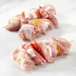 Spiedini di pollo freschi
